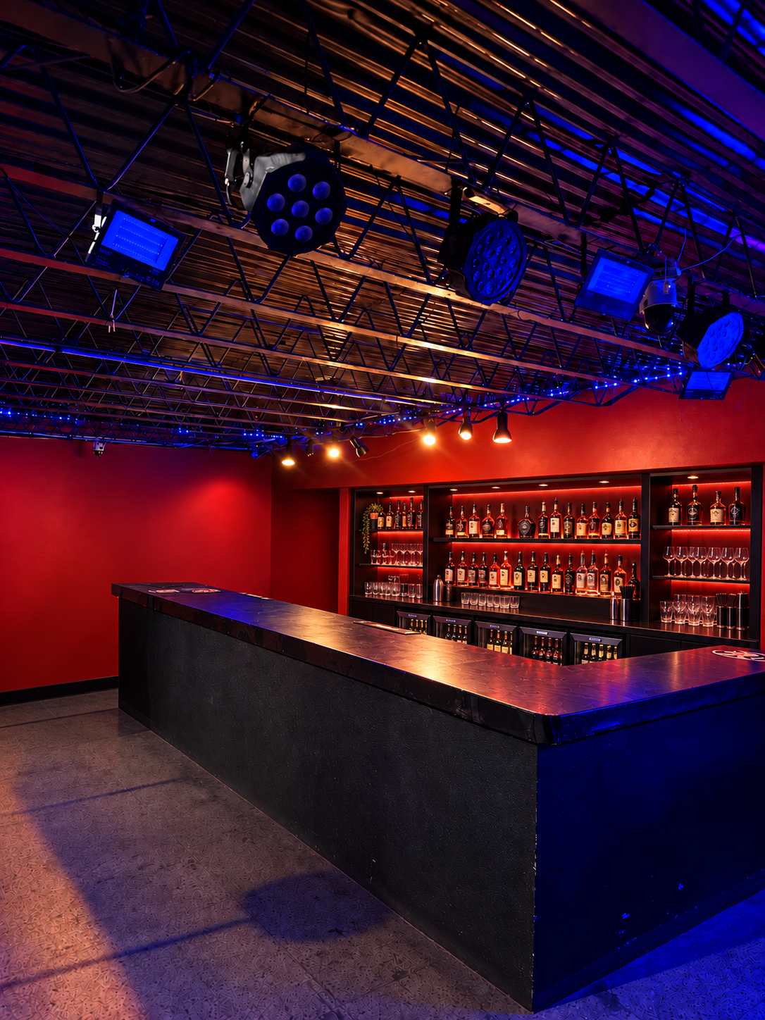 Barra principal de Kweens Klub disponible para scouting y producciones